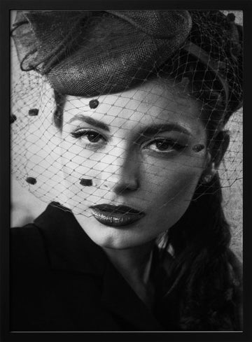 Classic Veiled Gaze | Poster - Black Metal Frame Interior