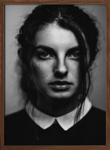 Intense Gaze Woman | Poster - Walnut Frame Interior