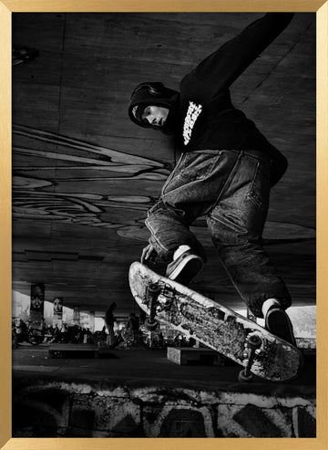Skateboarder Urban Trick | Poster - Gold Frame Interior