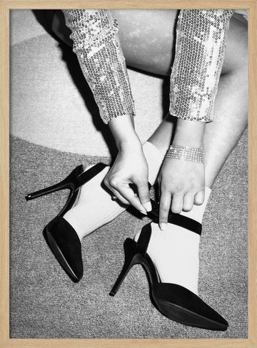 Sparkling Fashion Moment | Poster - Wood Frame Interior