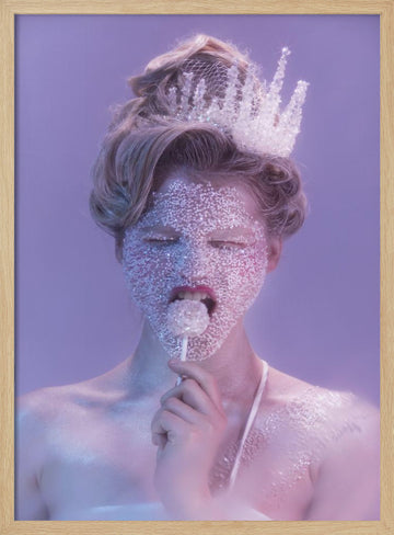 Dreamy Glitter Queen | Poster - Wood Frame Interior