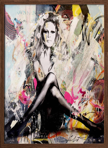 Glamorous Pop Art Woman | Poster - Walnut Frame Interior
