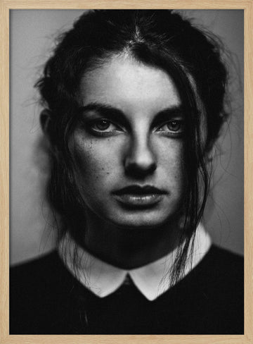 Intense Gaze Woman | Poster - Wood Frame Interior