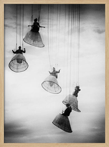 Hanging Performers Sky | Poster - Wood Frame Interior