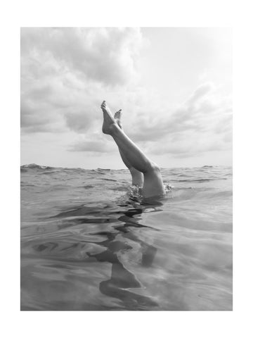 Graceful Legs Ocean Dip | Poster - Passepartout