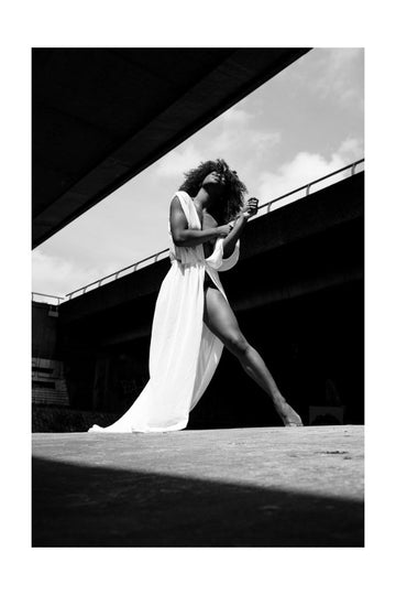 Graceful Urban Pose | Poster - Passepartout