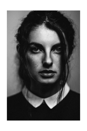 Intense Gaze Woman | Poster - Passepartout